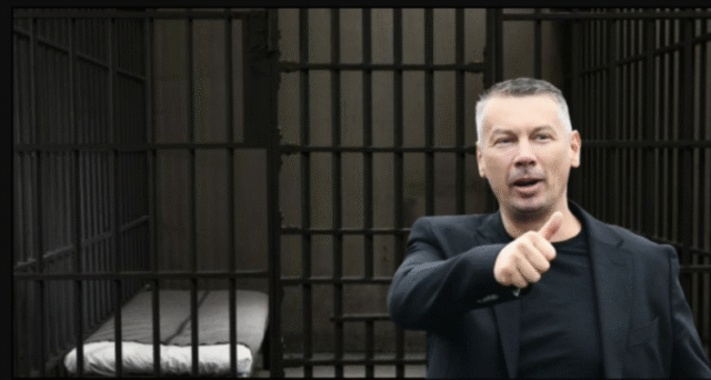 Ministar Nenad Nešić izlazi iz pritvora