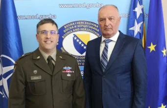 Helez s komandantom NATO-a: Poslao mu je jasnu poruku, evo šta kaže o kriznoj situaciji u BiH Helez s komandantom NATO-a: Poslao mu je jasnu poruku, evo šta kaže o kriznoj situaciji u BiH