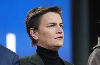 Ana Brnabić probala da odbrani Vučića na X-u, pa od algoritma dobila surovu poruku… Ana Brnabić probala da odbrani Vučića na X-u, pa od algoritma dobila surovu poruku...